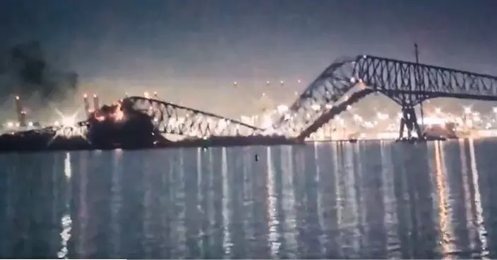 美國巴爾的摩大橋遭船撞擊後部分倒塌 消息指有約20人跌落水
