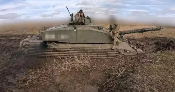 英國「肥仔」坦克尷尬了 英媒：它時常陷入烏克蘭肥沃鬆軟黑土裡