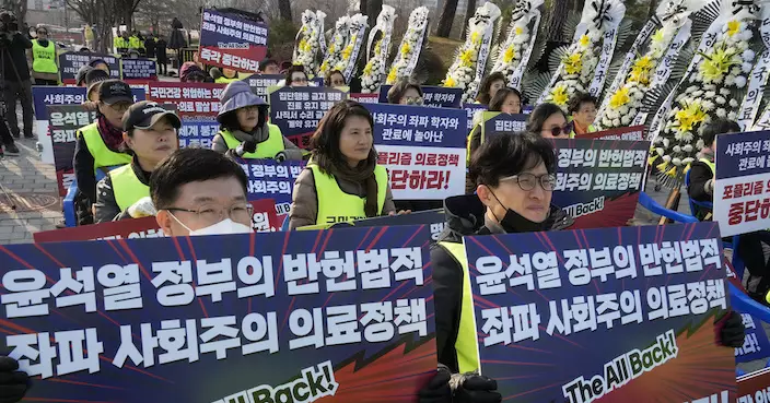 南韓當局行政處分兩名醫生 首爾大學醫學院教授集體辭職聲援工潮　