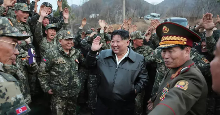 金正恩視察北韓人民軍近衛坦克部隊