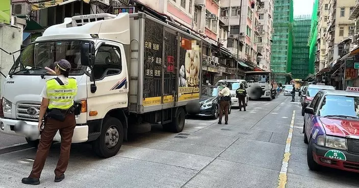 警方九龍城交通黑點嚴厲執法 「抄牌」及拖走12違泊車輛