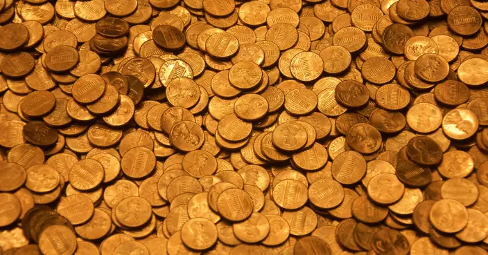 抽獎獲尋寶神器 英6旬漢挖到234枚16世紀硬幣賺22萬！