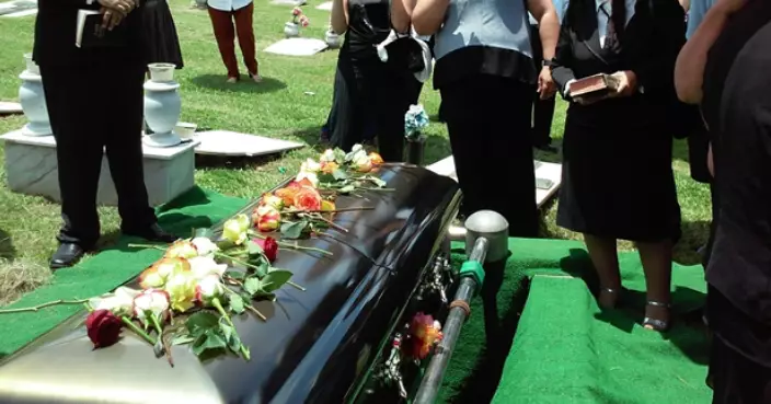巴拉圭女嬰躺棺材4個鐘竟「奇跡復活」還有心跳呼吸！
