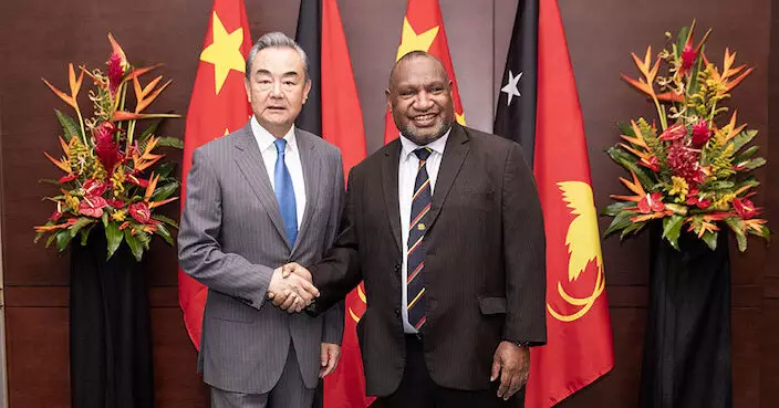王毅晤巴布亞新幾內亞總理馬拉佩