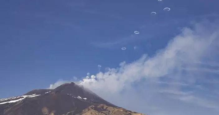 意大利西西里島火山吐罕見「煙圈」 遊客稱奇 專家咁解釋