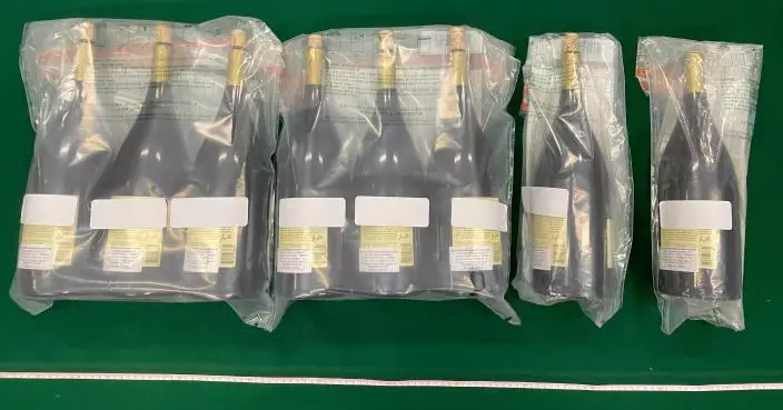 酒樽內藏12公斤懷疑液態可卡因 巿值1200萬海關尖沙咀拘兩男