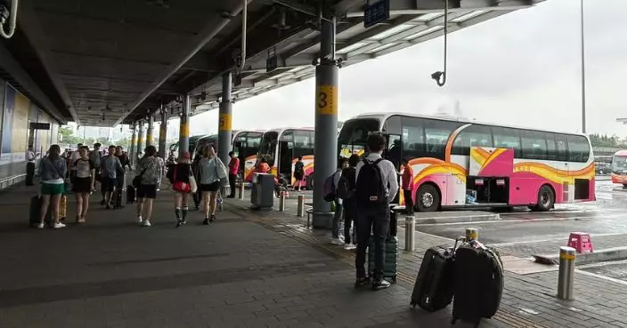 截至10時4.3萬內地客入境 郭俊峯料旅客因天雨延後來港