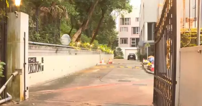 香港仔豪宅大閘疑鉸位鬆脫倒下 65歲男保安遭壓傷送院治理