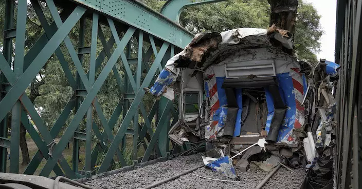 阿根廷載客列車撞空車卡後出軌90多人傷