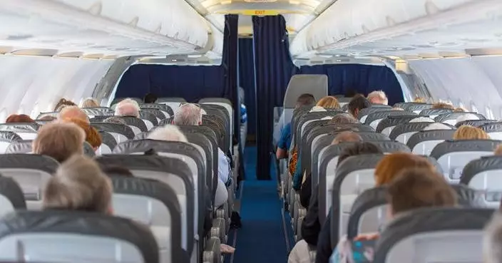 搭飛機爬「行李艙」上爽躺 美國女乘客離奇舉動全機看傻！