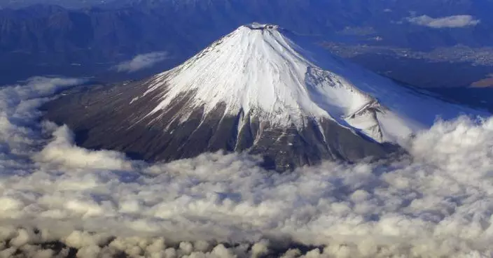 富士山再傳意外 登山者山頂失足昏迷命危