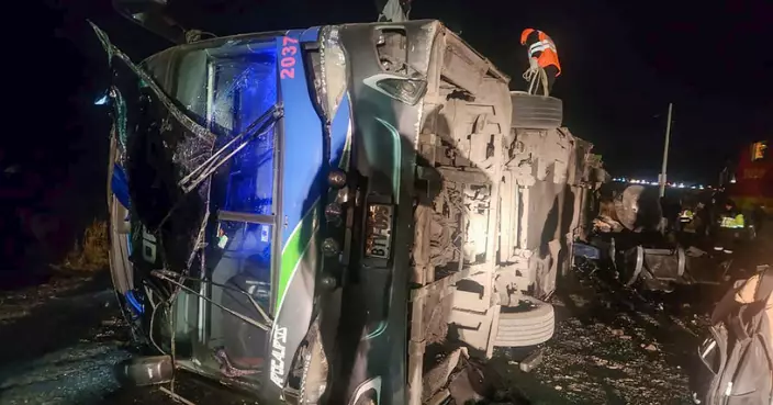 秘魯長途巴士與火車相撞4死40多人傷