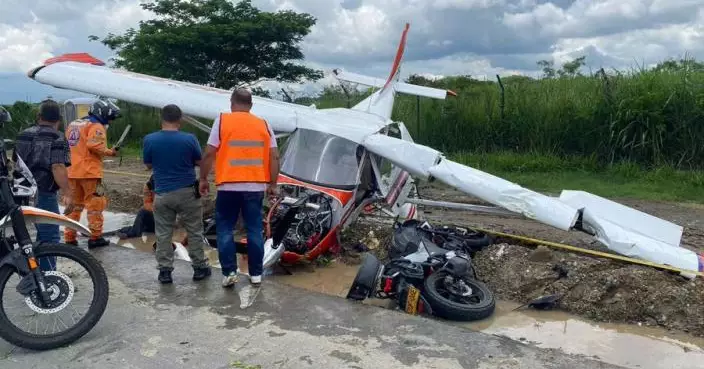 哥倫比亞公路發生離奇事故 小型飛機急墜撞倒電單車驚悚畫面曝光