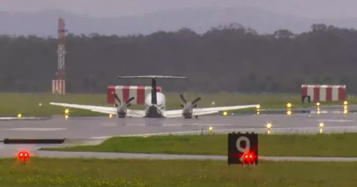 起落架故障 澳洲小型飛機機腹安全降落3人安然無恙