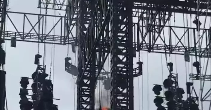 五月天於中環海濱戶外演唱會有舞台裝飾一度著火冒煙　已經救熄