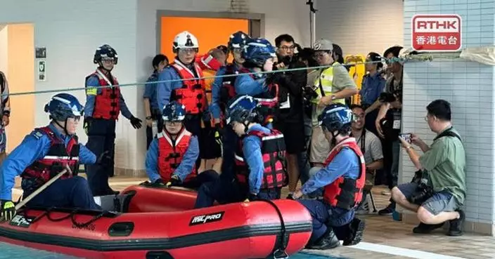 民安隊演習模擬超強颱風襲港引發水災 救援人員拯救洪水圍困市民