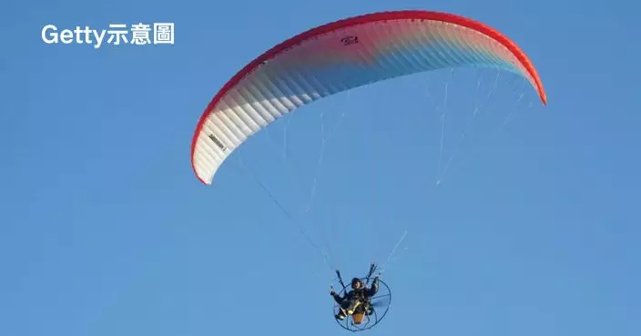 近4000米高空跳下降落傘被纏住 俄資深跳傘專家高空墜地亡