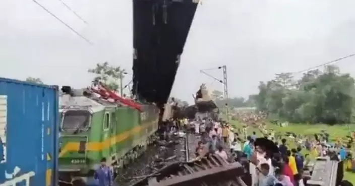 印度東部載客列車撞貨運列車 釀最少15死60傷