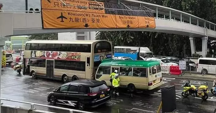 沙田鄉事會路巴士與小巴相撞 至少5人受輕傷