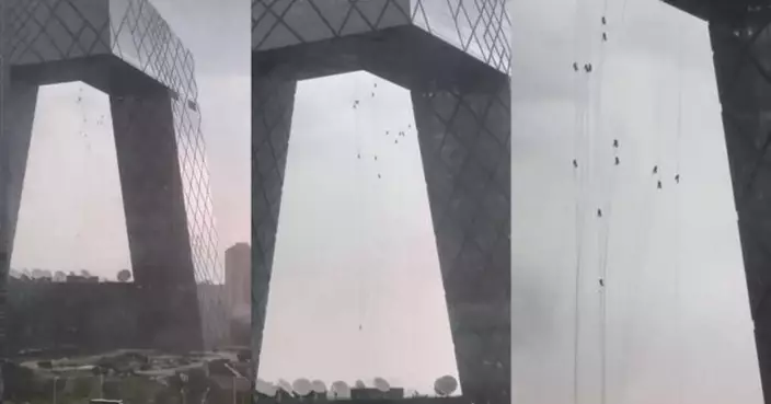 北京狂風驟雨央視大樓15「蜘蛛人」掛繩索  被困高空隨風搖擺驚險撤離