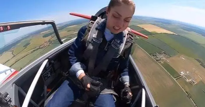 「飛機座艙蓋突打開」女飛行員未戴頭盔遭烈風吹襲幸成功迫降