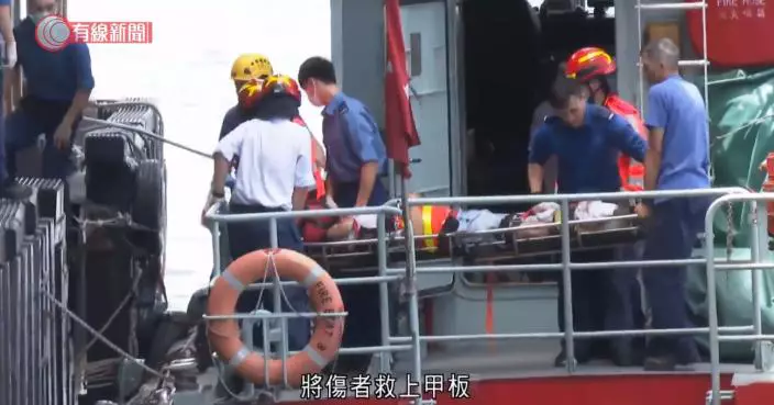 油麻地船員失足墮8米深艙底　頭手傷由消防救起送院