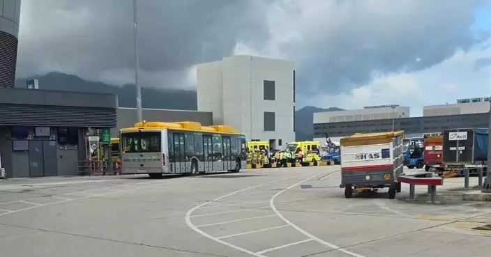 機場停機坪穿梭巴士交通意外　初步8人輕傷