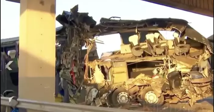 巴西雙層巴士撞高架橋墩釀10死42傷 司機：機械故障致方向盤鎖死