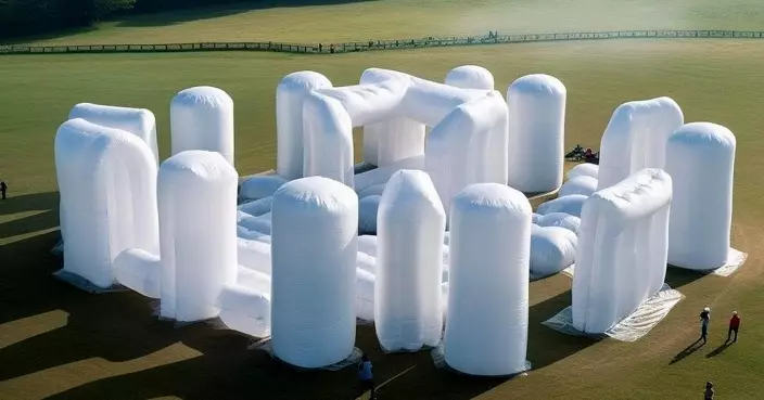中環海濱設置五大巨型充氣「世界奇觀」 AI藝術家作品首次實體呈現
