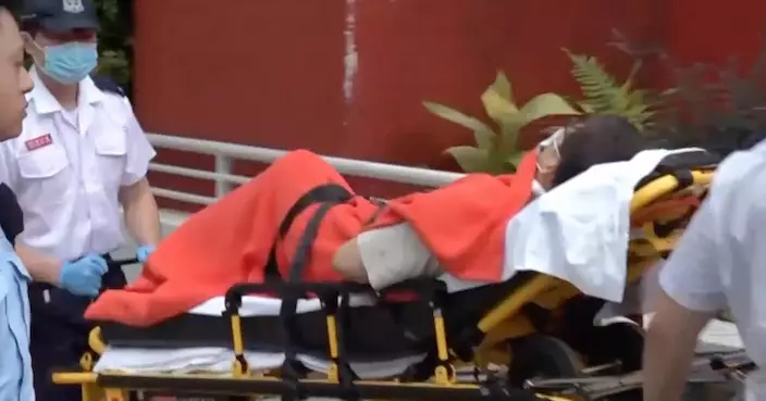 鰂魚涌67歲男子涉鐵鎚爆妻頭後自傷頸 遭制服被捕 兩人同送院
