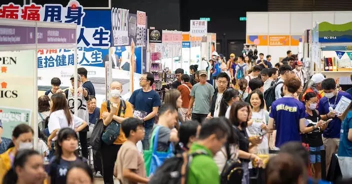 香港書展參展商稱銷售額較去年少一成半 市民則稱人流減少