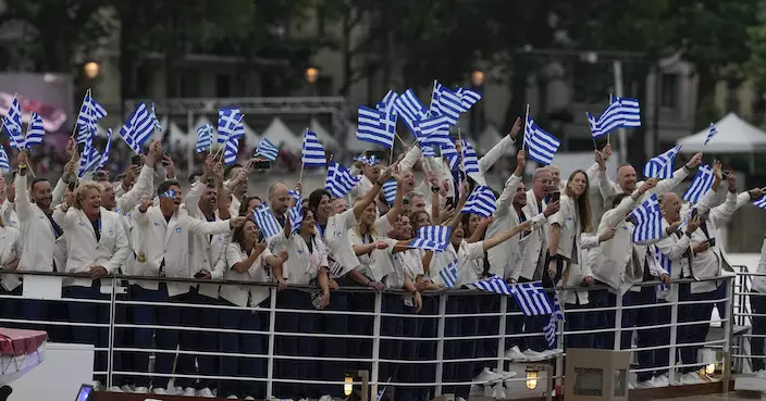 巴黎奧運｜開幕禮展開 希臘代表團率先現身塞納河