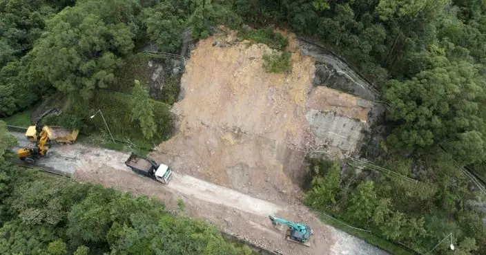 新娘潭路因山泥傾瀉仍然封閉 路政署正清理沙泥冀盡快開通一行車線