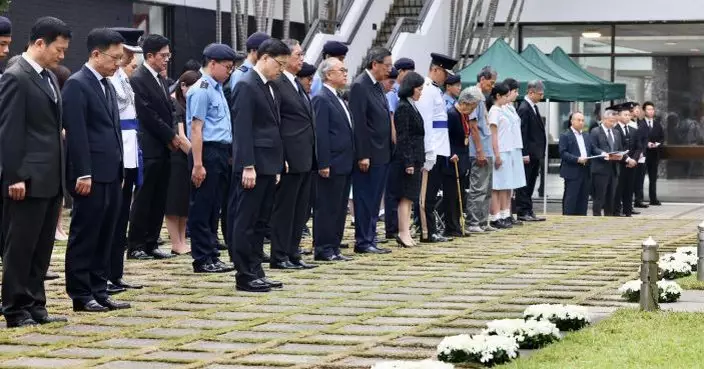 政府大會堂紀念花園舉行儀式 悼念二戰時保衛香港捐軀人士