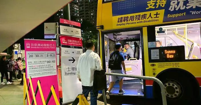 港鐵東涌綫因工程停部份服務接駁巴士開動 目標頭班車起恢復正常