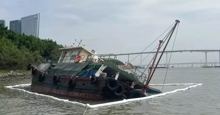 香港漁船撞澳門舊澳氹大橋後傾側擱淺 4人獲救無人傷