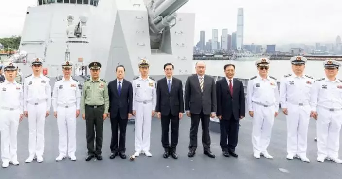 海軍艦艇編隊訪港儀式昂船洲軍營舉行　鄭雁雄崔建春等出席