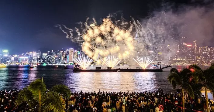 冬日維港水上煙火西九文化區海濱上演 聖誕小鎮登場