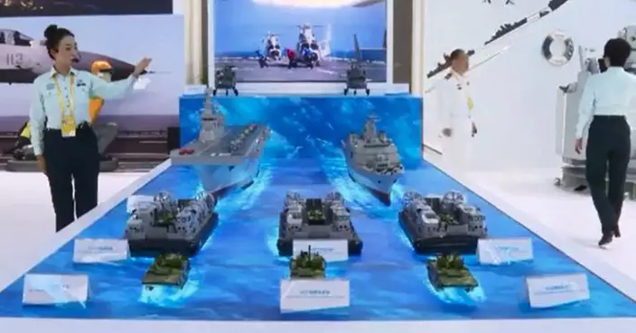 珠海航展｜中國海軍首次實裝參展展示國產現役裝備   首派J-15D進行飛行表演