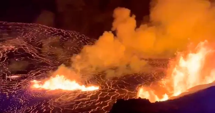 黑夜中閃紅光！夏威夷火山噴發蓄積絕美熔岩湖　熔岩高度有18層樓高