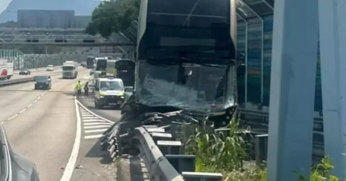 九巴大埔吐露港公路失事撞欄　初步消息指8至9人受傷