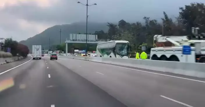 北大嶼山公路旅遊巴撞特別用途車 6人輕傷送院