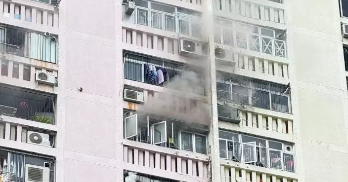 華富邨華信樓有單位火警 消防到場救熄