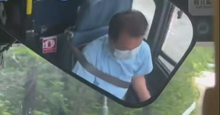 巴士車長揸車「釣魚」險瞓着被乘客拍醒 網驚:報警!別給機會