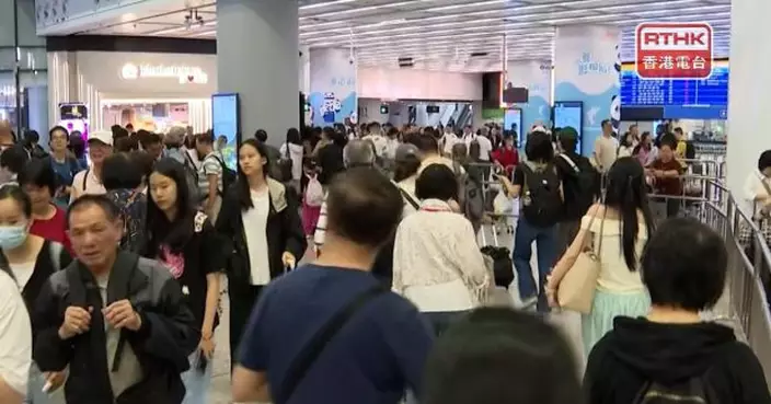 截至晚上9時112萬多人次出入境　出境70萬多為香港居民