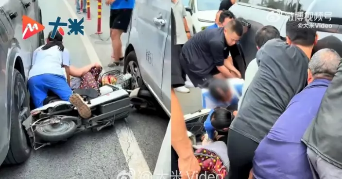 四川母女出車禍遭捲車底 數十熱心民眾合力抬2噸重汽車救人