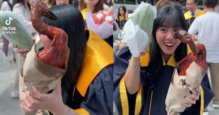 吃貨大禮！新加坡女學生畢業典禮獲友贈「原隻燒鴨」驚喜爆笑
