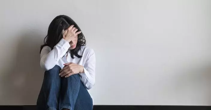 港女首日返工被「摸Patpat又摸手」遭家人反對報警覺苦惱:是否不應報?