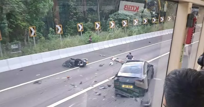 屯門公路電單車與私家車相撞 鐵騎士受輕傷