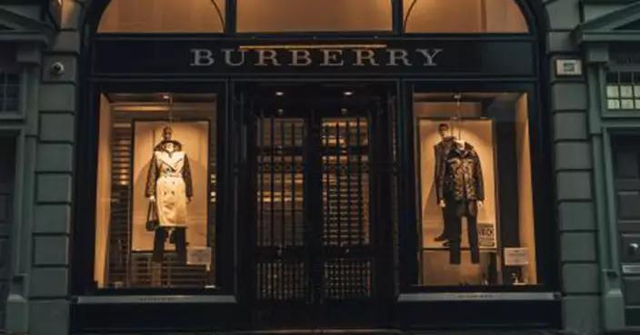 英國時尚巨頭陷寒冬！Burberry年虧損6億  全球裁員1700人自救